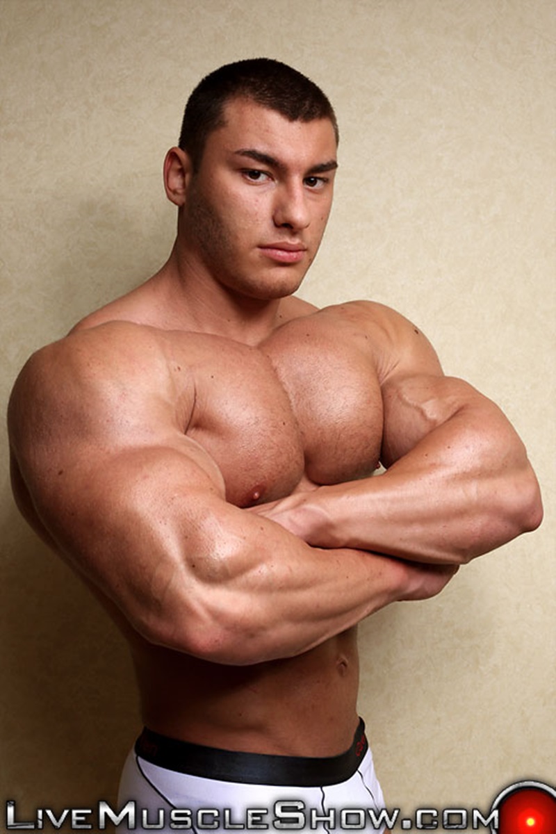 Gay Muscle Boy Porn - 20 year old big muscle boy Lev Danovitz shows off his huge muscled body â€“  Naked Big Dick Men